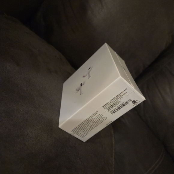 Apple AirPods Pro2 - Picture 2 of 3